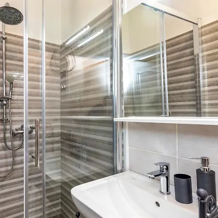 Mario 2 Lägenhet Pula